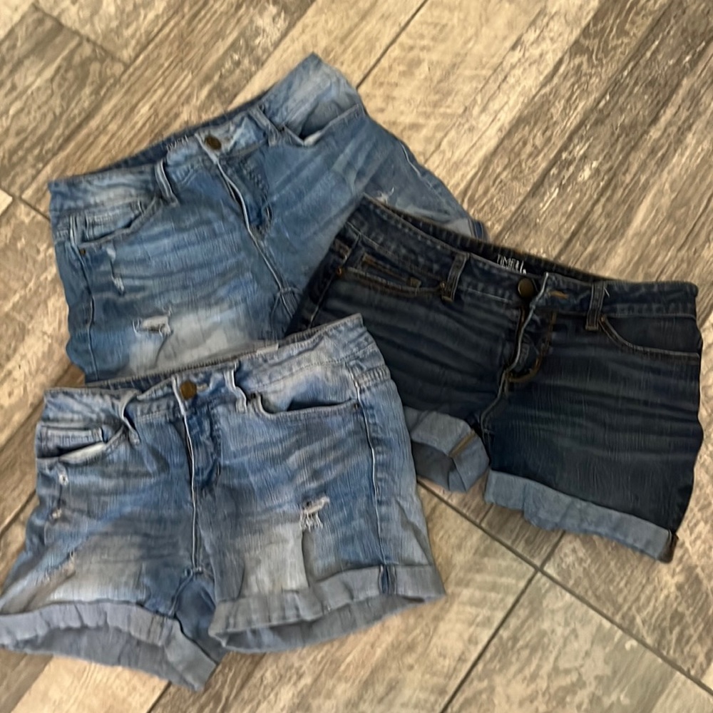 3 pairs of size 6 time and tru mid rise shorts